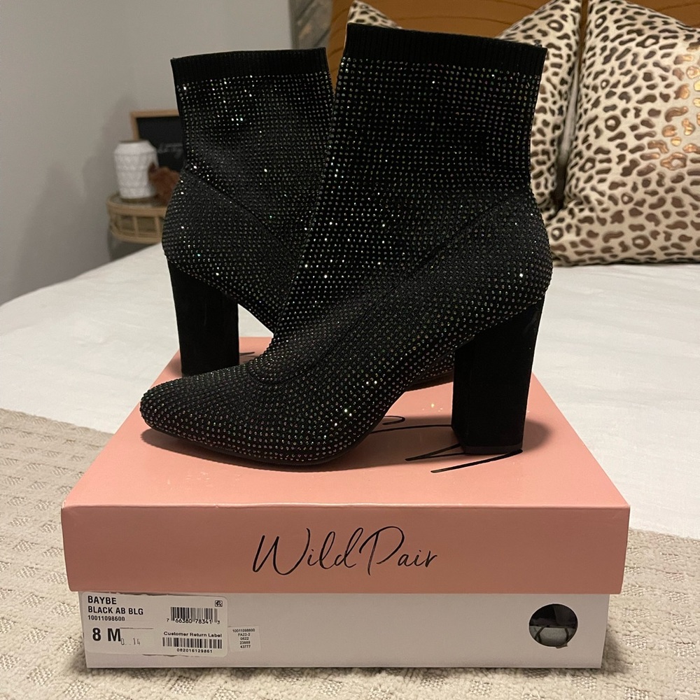 Size 8 Wild Pair Black Sparkle Heels